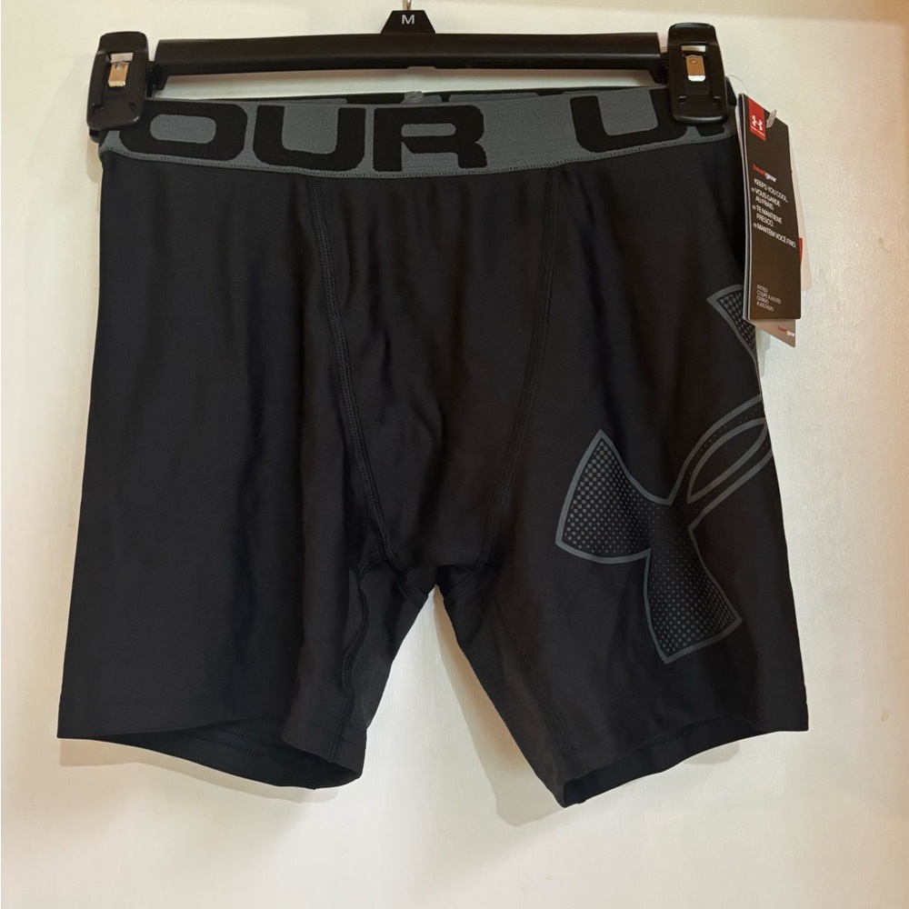 NWT Under Armour Boy’s Black Boxer Briefs with Gray Logo Size Youth Medium